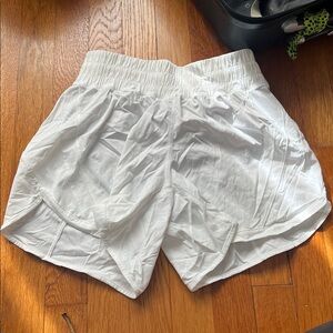 lululemon athletica Track That High-Rise Lined white Short 5" size 6
